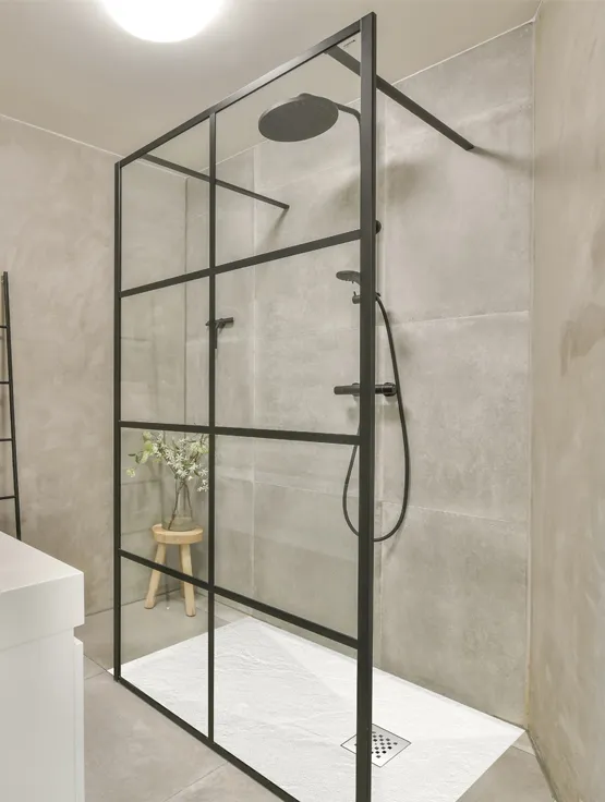 Brodzik w podłodze a design łazienki – inspirujące pomysły na aranżację