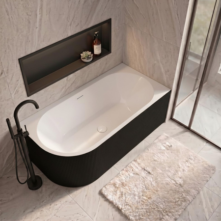 Baignoire à poser d’angle droite Balneo AVOLA fluted NO RIM 150 x 75 cm acrylique blanc/noir avec cadre en acier inoxydable et 6 pieds stabilisateurs, avec trop-plein et bouchon blanc