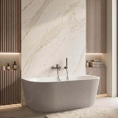 Baignoire à poser murale Balneo VIVA fluted 160 x 75 cm acrylique blanc/gris avec cadre en acier inoxydable et 6 pieds stabilisateurs, avec trop-plein et bouchon blanc